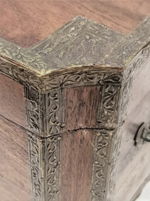 Vintage Octagonal Brass-Bound Casket - 5
