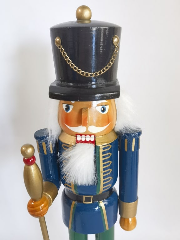 Traditional Standing Soldier Nutcracker - 2