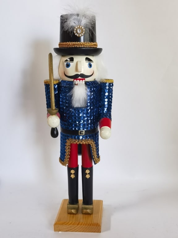 Glamour Sequin Soldier Nutcracker (1 of 4)