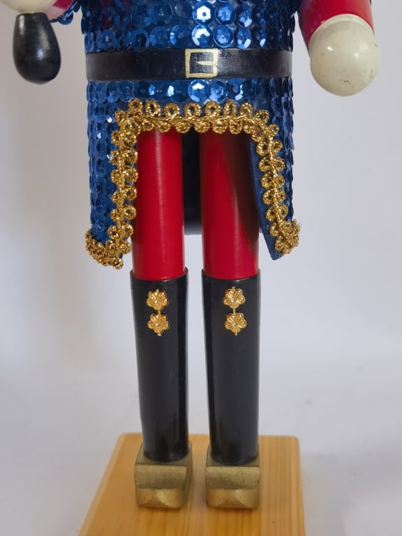 Glamour Sequin Soldier Nutcracker - 3
