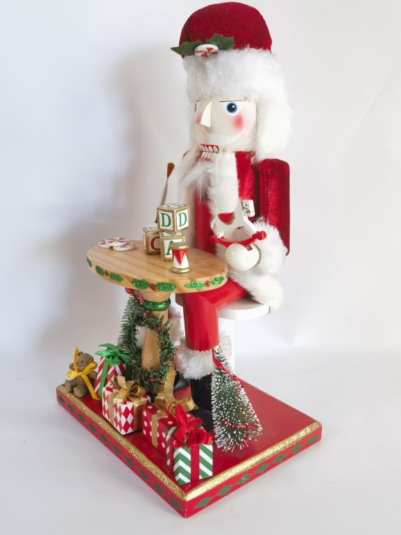 Santa’s Workshop Nutcracker Diorama - 2