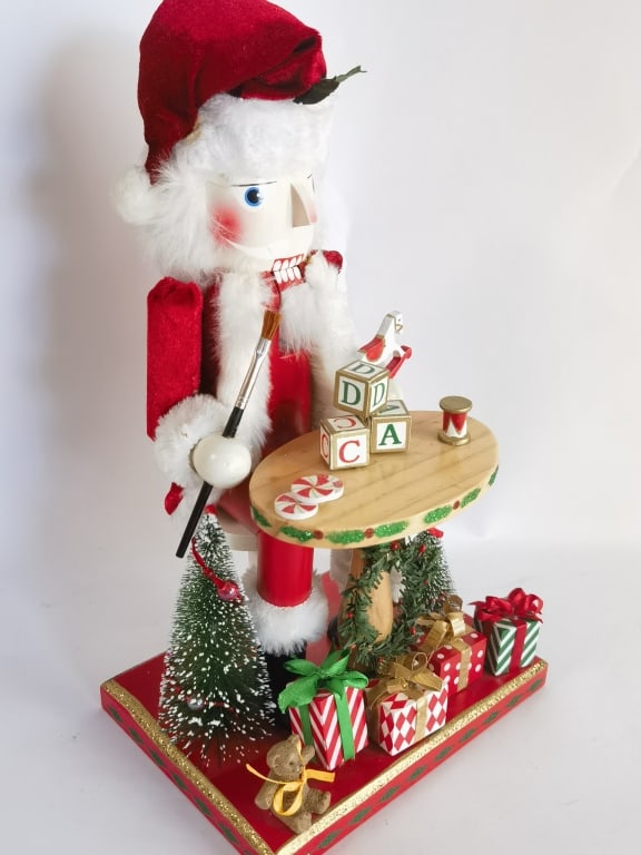 Santa’s Workshop Nutcracker Diorama - 3