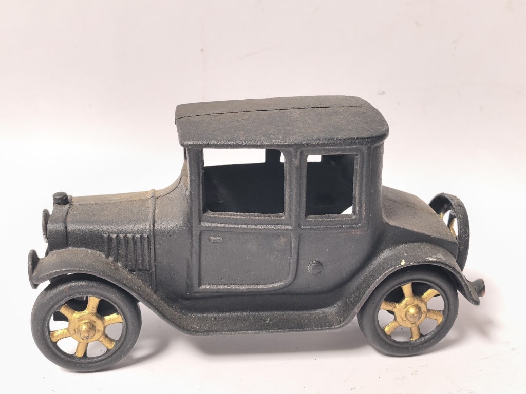 Vintage Cast Iron Model T Coupe: Vintage Cast Iron Model T Coupe, 8.25in by 4.5in by 3.5in