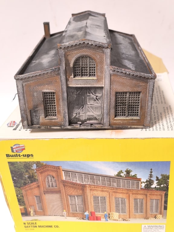 Walthers Cornerstone N Scale "Dayton Machine Co." - 4