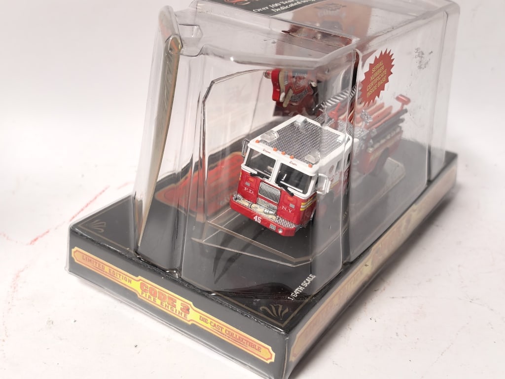 Code 3 Collectibles 1/64 Scale FDNY Engine 45 - 4