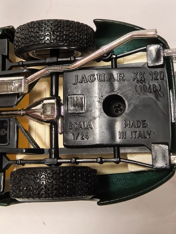 (2) Classic European Roadster Models - 7