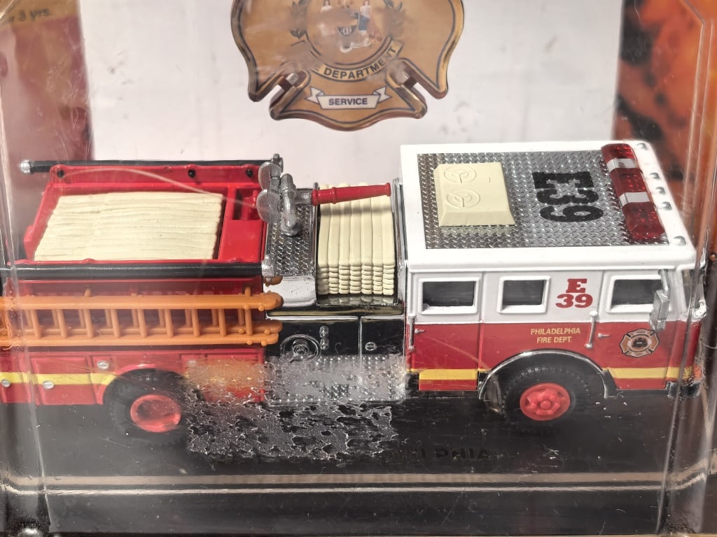 Code 3 Collectibles 1/64 Fire Engine - Philadelphi - 2