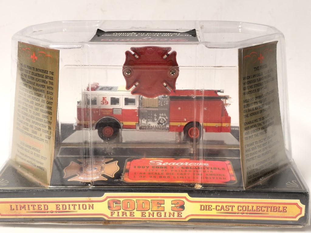 Code 3 Collectibles 1/64 Fire Engine - Philadelphi - 5