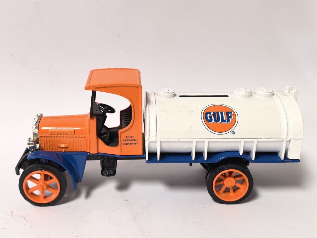 Kenworth Vintage Tanker Truck Bank ? Gulf Refinin.: Kenworth Vintage Tanker Truck Bank ? Gulf Refining Co., 7.25in by 3.25in by 2.5in
