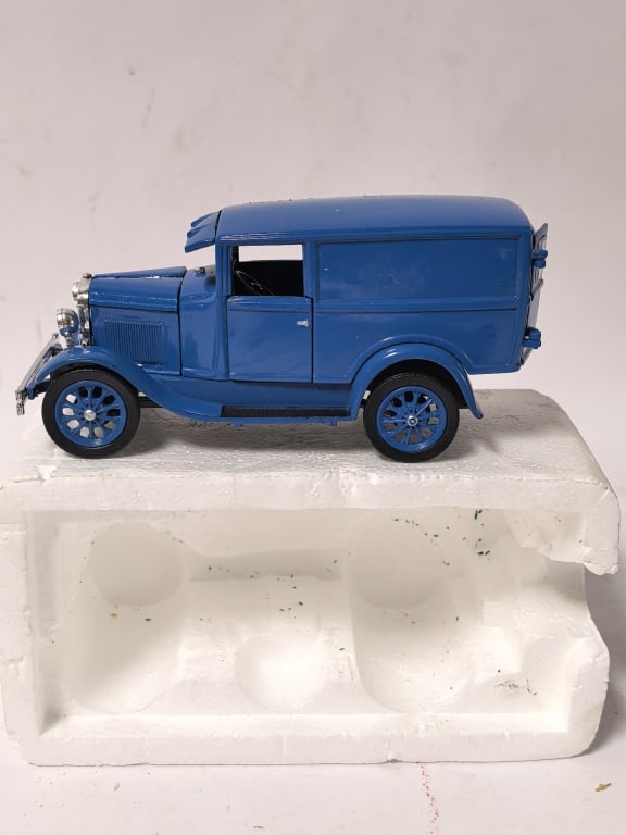 1930s Panel Delivery Van (Unmarked Blue): 1930s Panel Delivery Van (Unmarked Blue), 5in by 2.25in by 2in