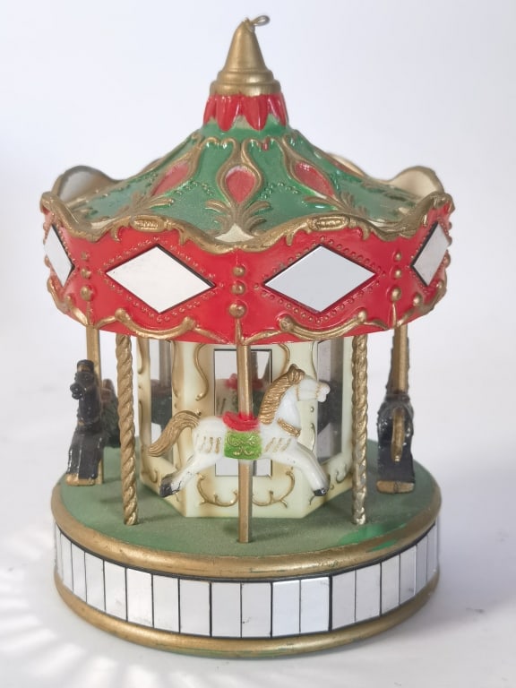 1991 NOMA Miniature Musical Carousel Ornate Figure: 1991 NOMA Miniature Musical Carousel Ornate Figure, 4.5in by 3in