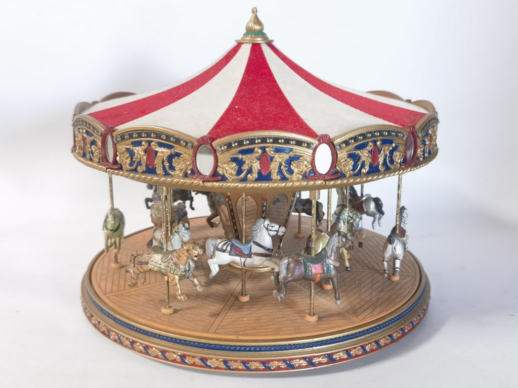 Mr. Christmas "The Great Carousel" Musical Display: Mr. Christmas "The Great Carousel" Musical Display, 8in by 7in