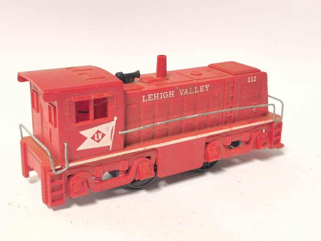 Vintage Lehigh Valley Red Diesel Switcher Engine - 4