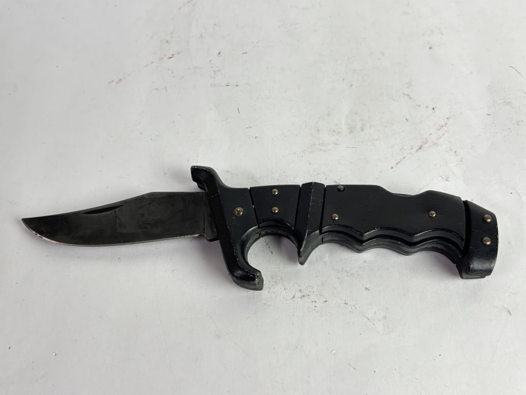 Folding Tactical-Style Knife (1 of 4)