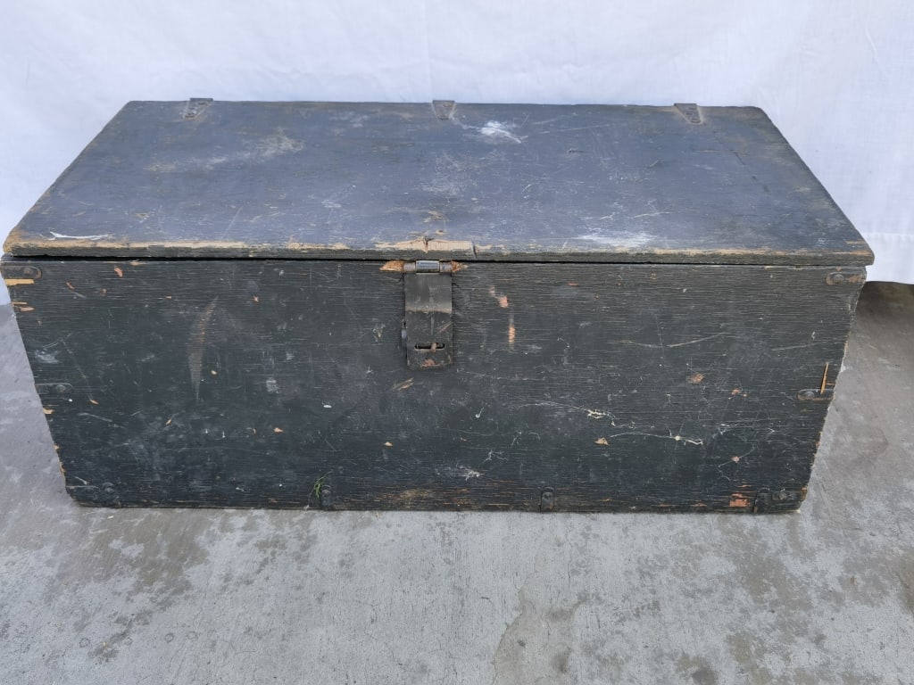 Antique Marine Corps Wood Transportation Trunk: Antique Marine Corps Wood Transportation Trunk, 32in by 16in by 13in