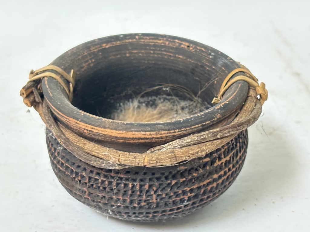 Vintage African Pottery Jar: Vintage African Pottery Jar, 4.5in by 3in