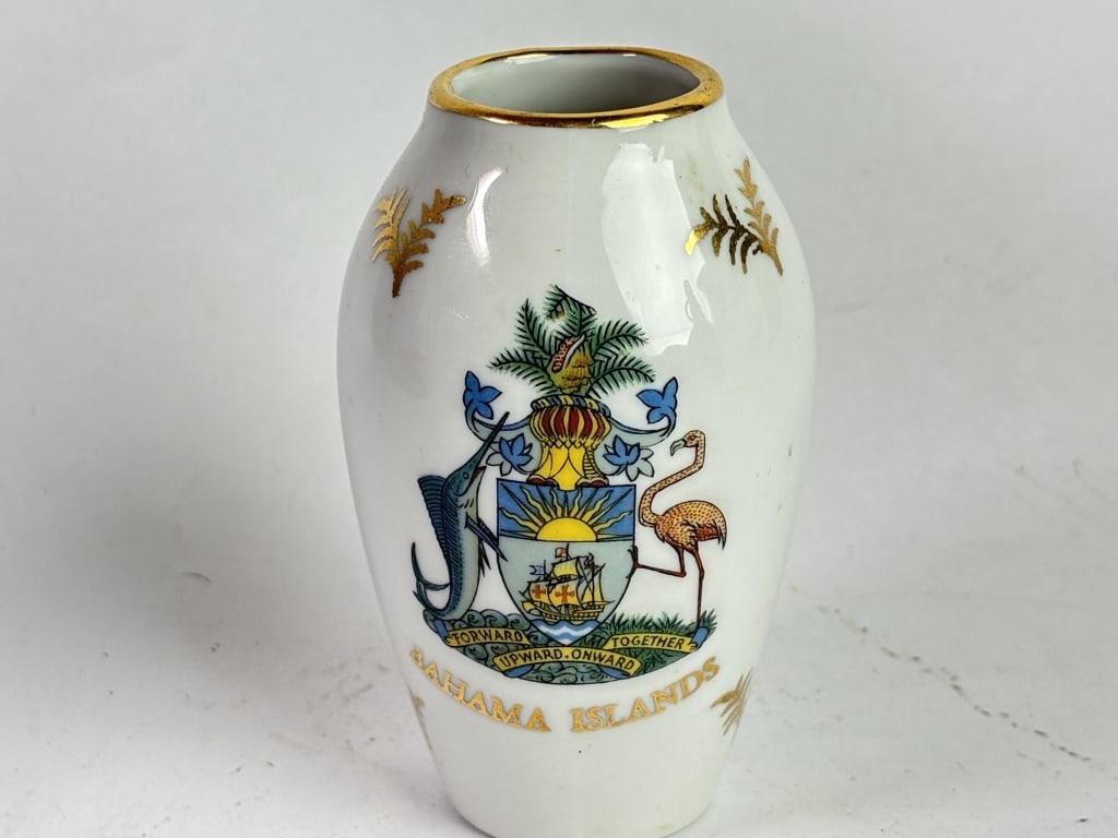 Vintage Limoges Porcelain Bahamas Island Souvenir: Vintage Limoges Porcelain Bahamas Island Souvenir Vase, 3.75in