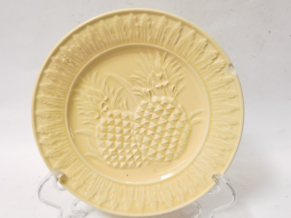 Vintage Portugal Porcelain Yellow Pineapple Plate: Vintage Portugal Porcelain Yellow Pineapple Plate, 8.25in