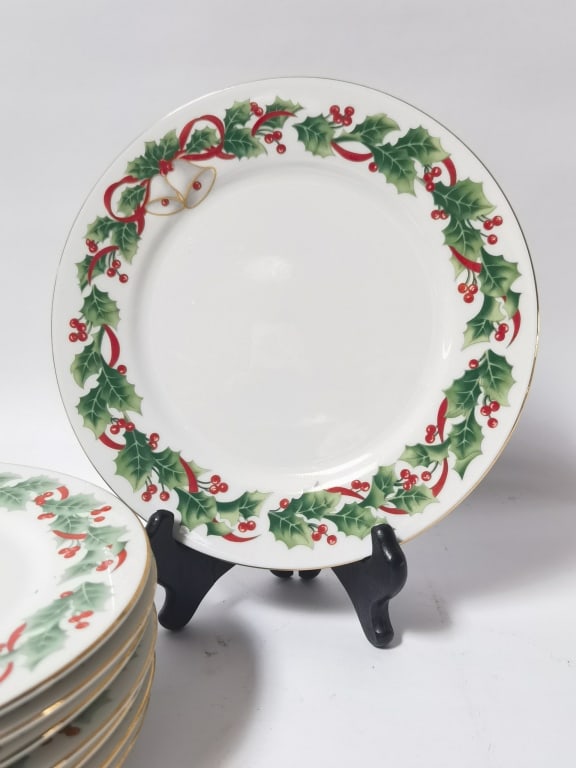 (8) 1990 Sango Noel Porcelain Plates - 2