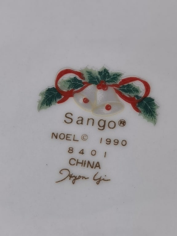 (8) 1990 Sango Noel Porcelain Plates - 3