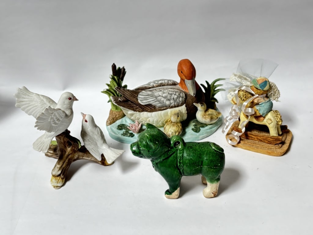 Group of Vintage Porcelain Animal Figurines: Group of Vintage Porcelain Animal Figurines, 7.25in by 4.25in
