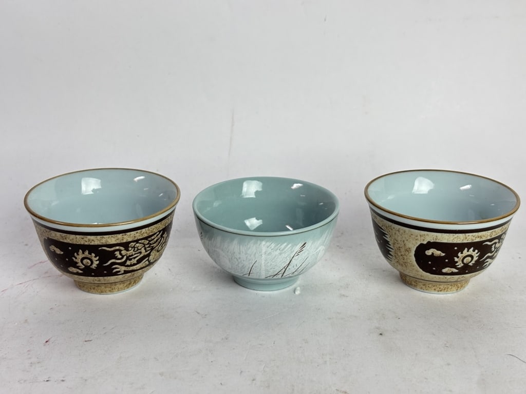 (3) Vintage Japanese Porcelain Cups: (3) Vintage Japanese Porcelain Cups, 2.25in by 1.5in