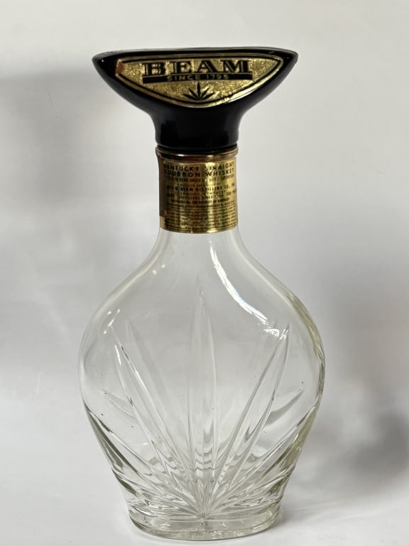 Vintage Jim Beam Bourbon Glass Decanter (1 of 4)