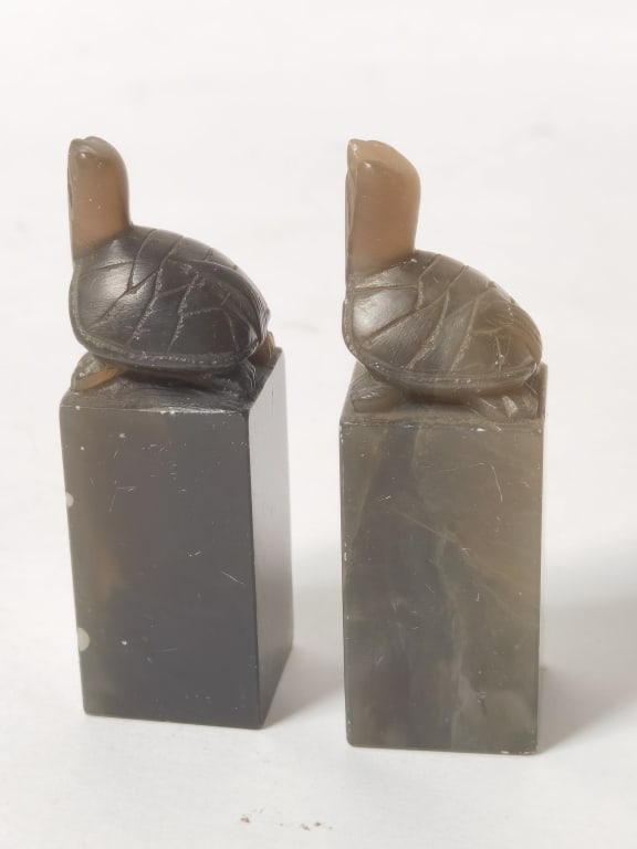 (2) Chinese Agate Carved Turtle Seals - 3
