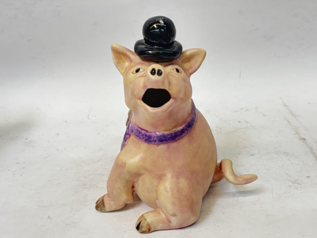 Vintage Porcelain Pig Teapot: Vintage Porcelain Pig Teapot, 6.5in by 5.75in