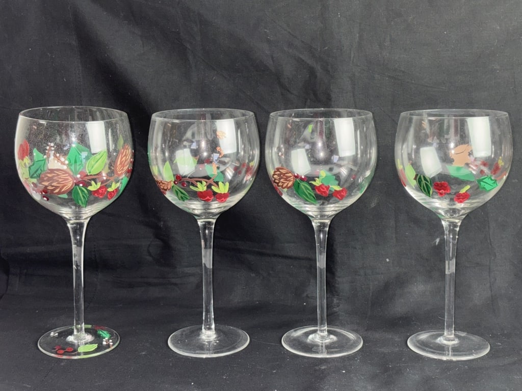 (4) Block Basics Winter Wreath Wine Glasses: (4) Block Basics Winter Wreath Wine Glasses, 8.5in
