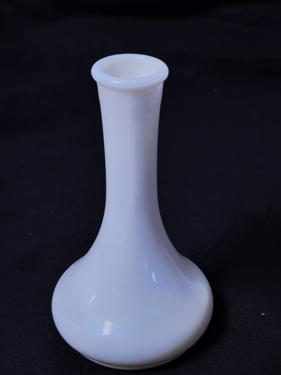 Vintage Mid-Century Milk Glass Teardrop Bud Vase: Vintage Mid-Century Milk Glass Teardrop Bud Vase, 6.25in