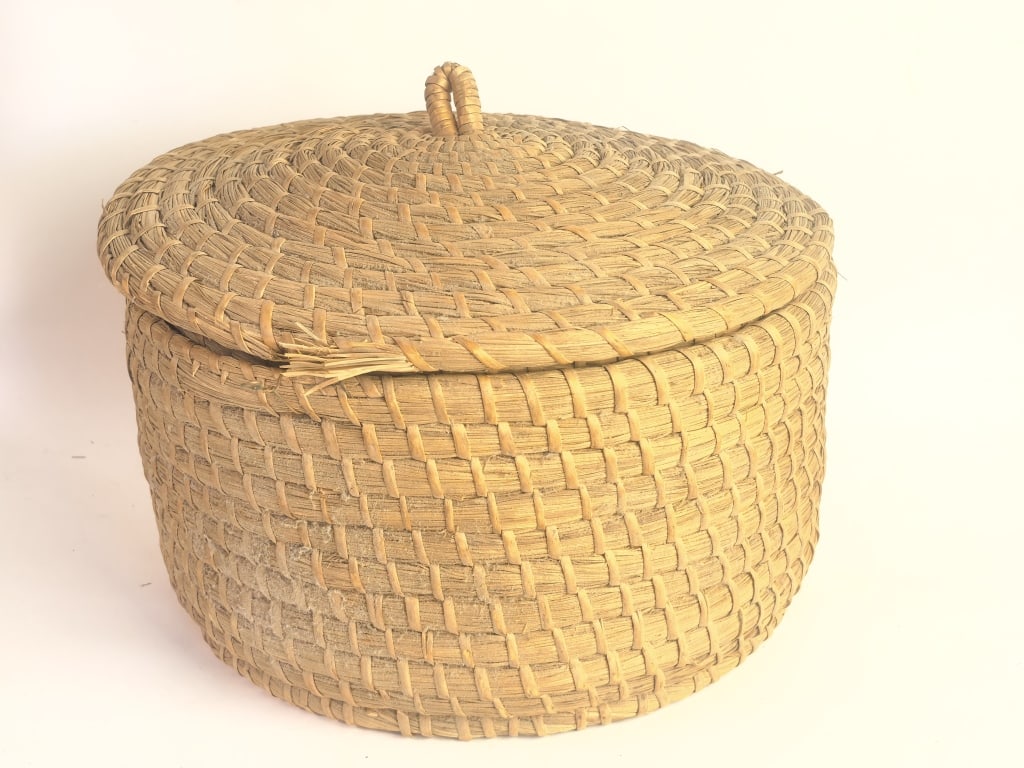 Vintage Traditional Coiled Straw Lidded Basket: Vintage Traditional Coiled Straw Lidded Basket, 13.5in by 10in