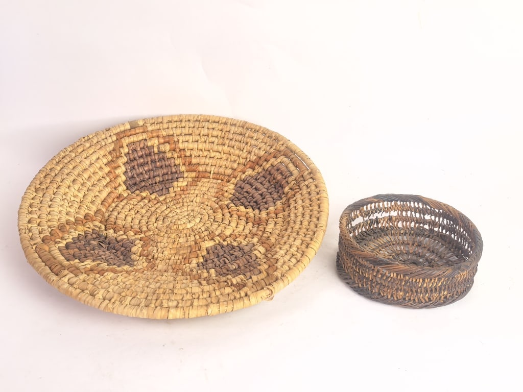 (2) Vintage Southwest Native Style Coiled Baskets: (2) Vintage Southwest Native Style Coiled Baskets, 12.5in by 3in