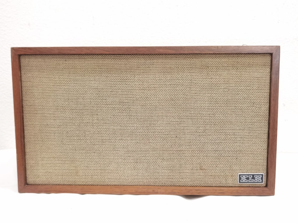 Vintage KLH Model 22 Walnut Bookshelf Loudspeaker (1 of 4)