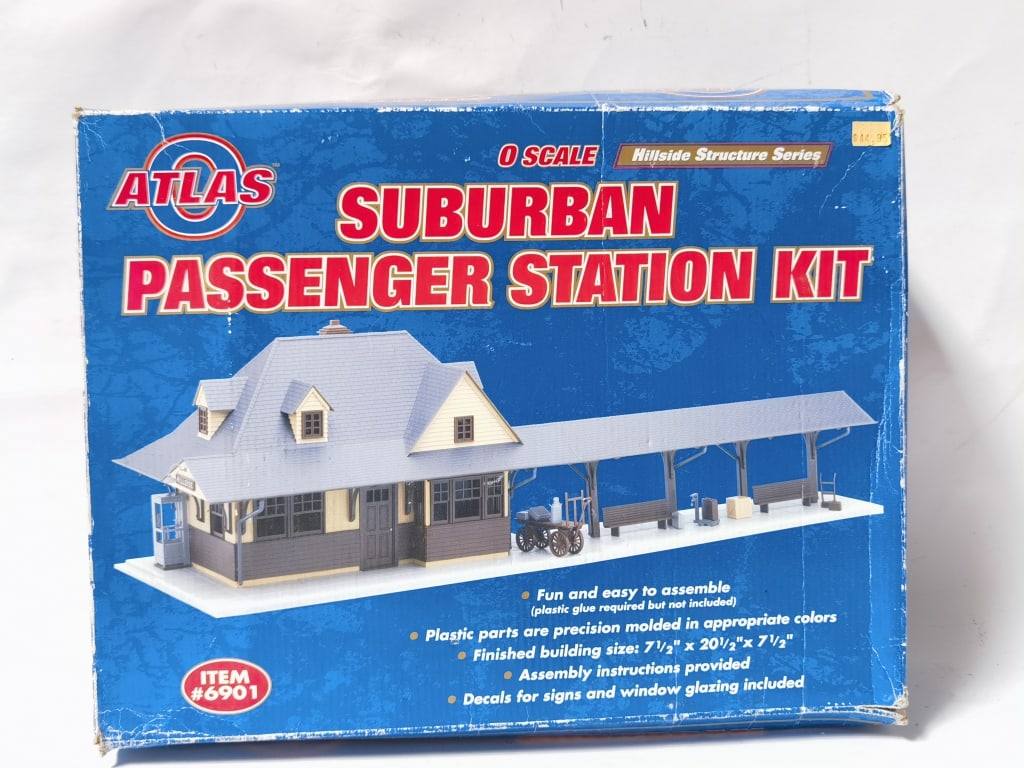 Atlas O-Scale Suburban Passenger Station Building (1 of 3)