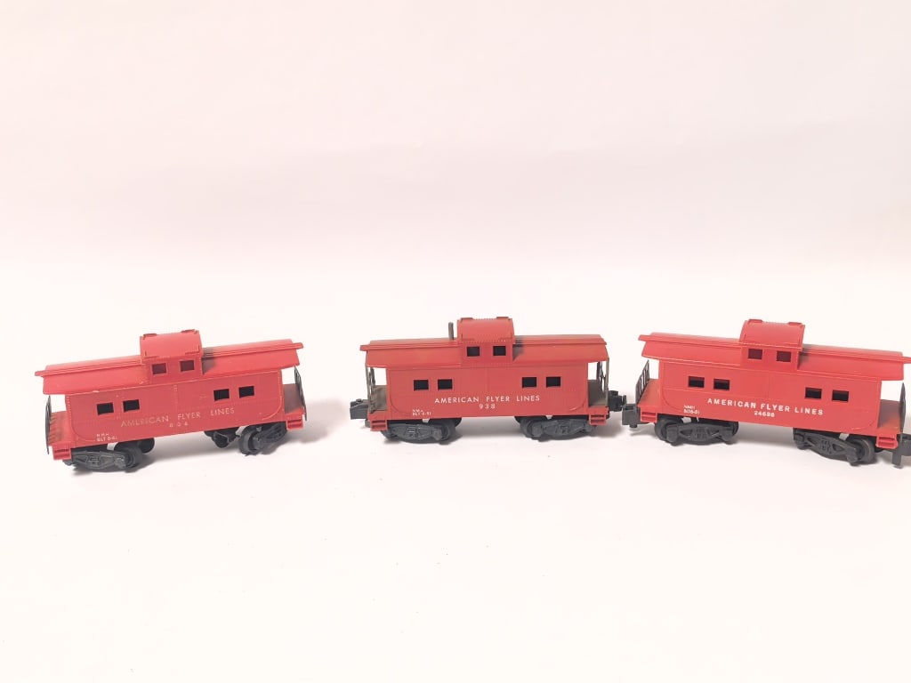 (3) American Flyer Red Cabooses (938 & 630) (1 of 3)