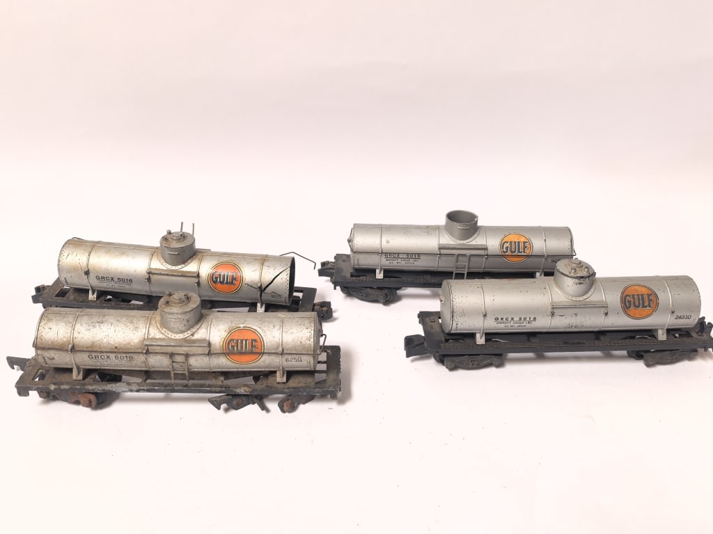 (4) Vintage Gulf Single-Dome Tank Cars: (4) Vintage Gulf Single-Dome Tank Cars, 8in by 3in by 1.75in