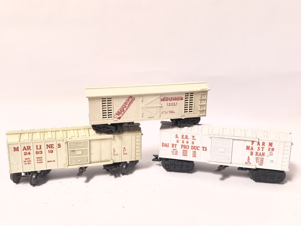 (3) Vintage Cream/White Billboard Boxcars: (3) Vintage Cream/White Billboard Boxcars, 8in by 3.25in by 2in