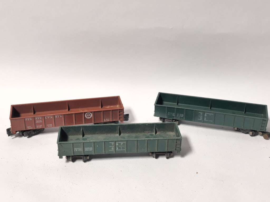 (3) Vintage Gondola Freight Cars: (3) Vintage Gondola Freight Cars, 8in by 2in by 2in