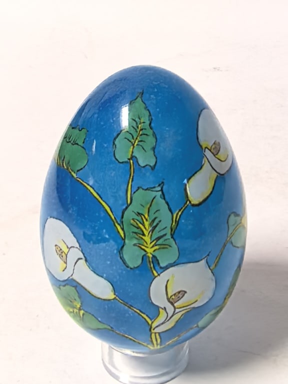 Hand-Painted Calla Lily Art Glass Egg: Hand-Painted Calla Lily Art Glass Egg, 3.25in by 2 3/8in