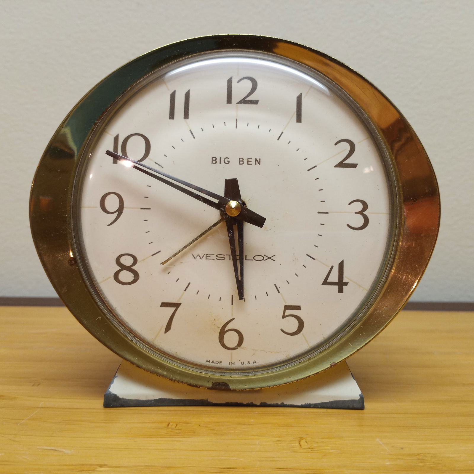 Vintage Westclox -"Big Ben" Alarm Clock -1 53647: White with gold-tone accent Westclox alarm clock- wind-up.