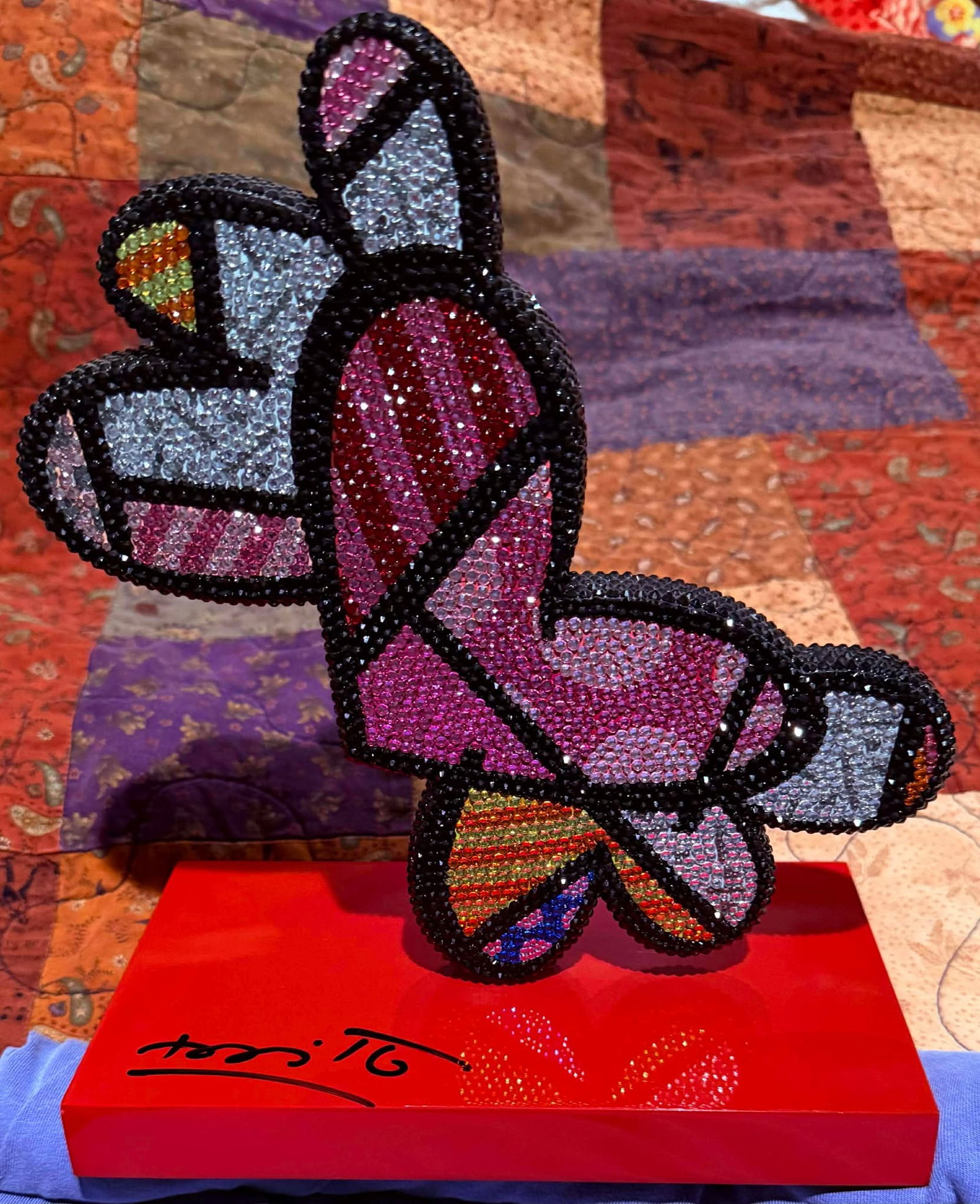 Romero Britto Flying Heart Sculpture: Romero Britto "Flying Heart' Sculpture no paperwork, 10" tall, base is 8 1/2" x 4 3/4"