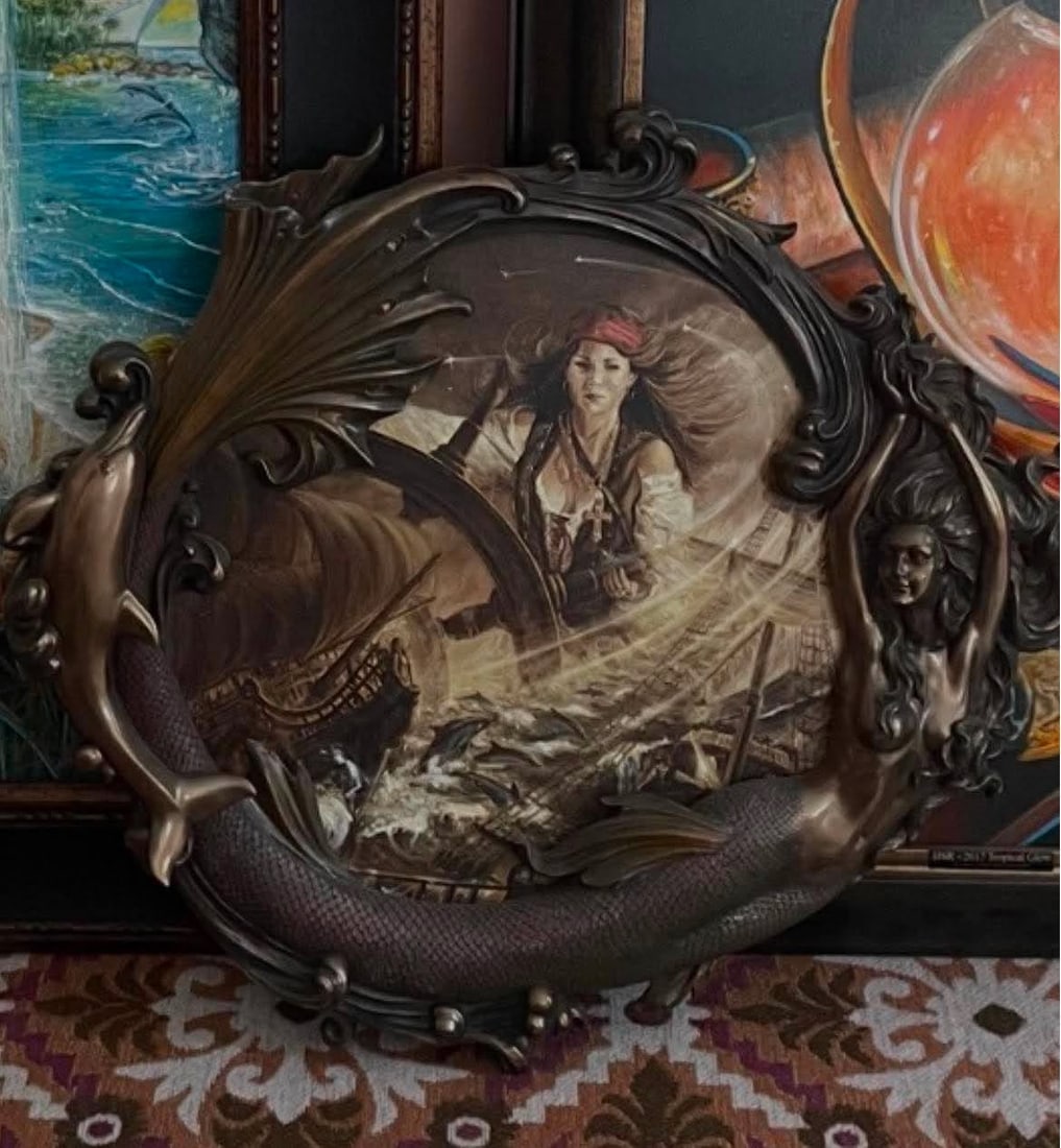 Motor Marc Mermaid frame with Jerwll of the Sea (1 of 1)