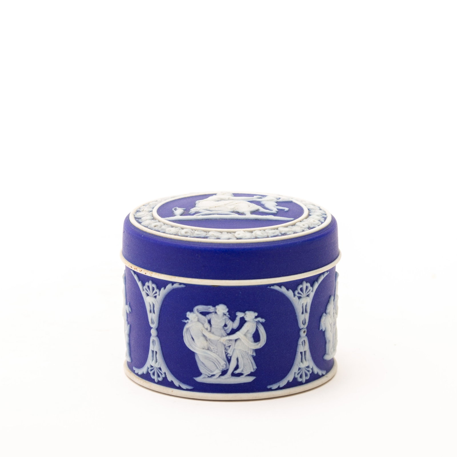 Wedgwood Portland Blue Neoclassical Lidded Cameo Trinket Box: DIMENSIONS APPROX 7x7x5CM. Potential buyers should note that condition reports are matters of opinion only, they are non-exhaustive and based solely on what can be seen to the naked eye unless otherwi