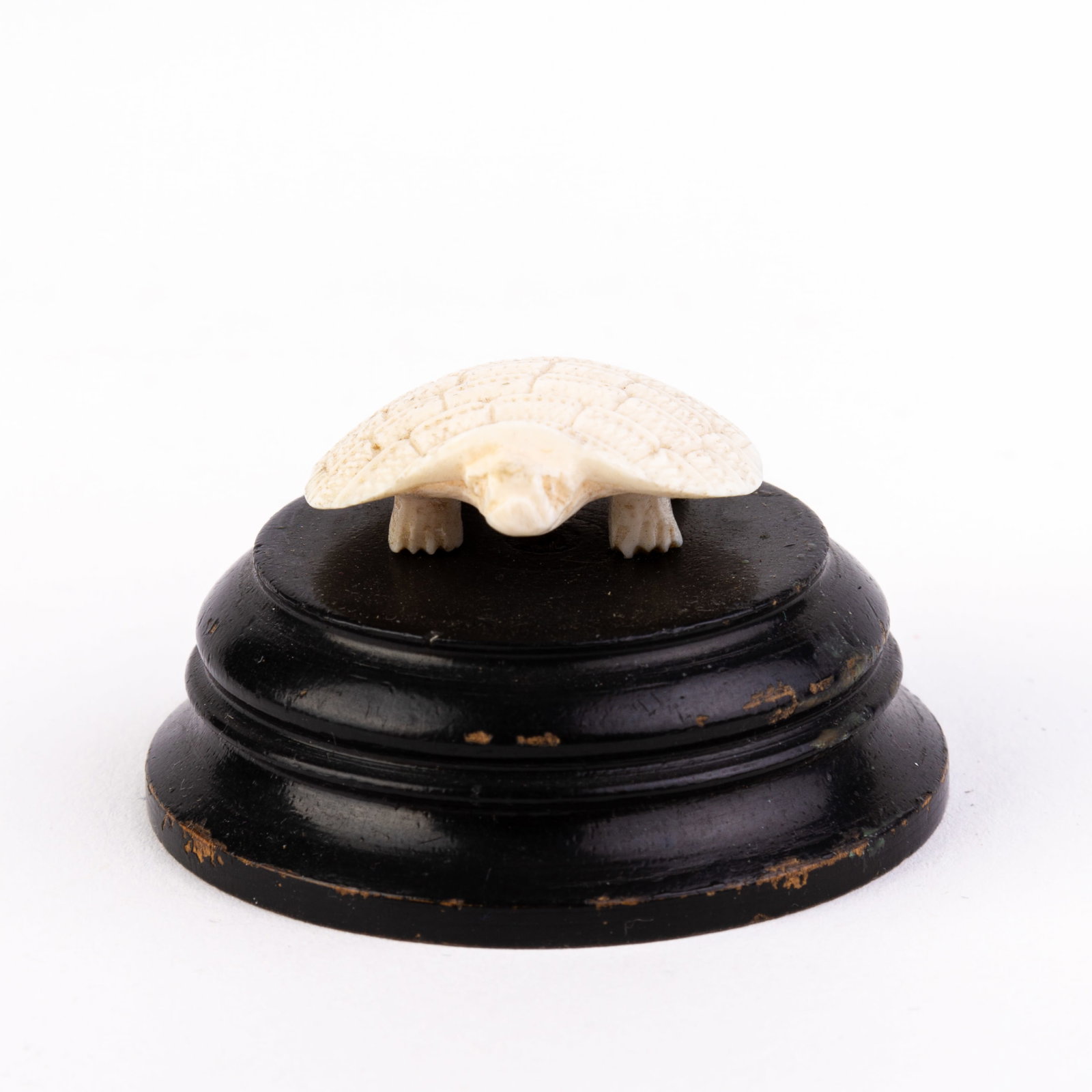 Japanese Mounted Netsuke Meiji: DIMENSIONS APPROX 5x5x3CM.