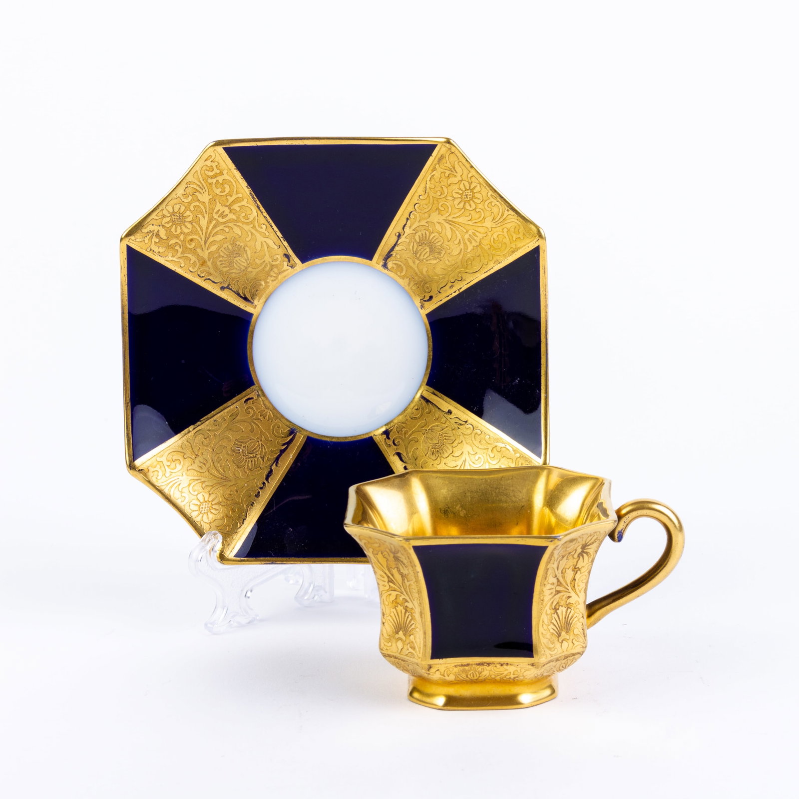 Rosenthal Art Deco Bavarian Gilt Porcelain Teacup & Saucer: DIMENSIONS APPROX 10x10x5CM.