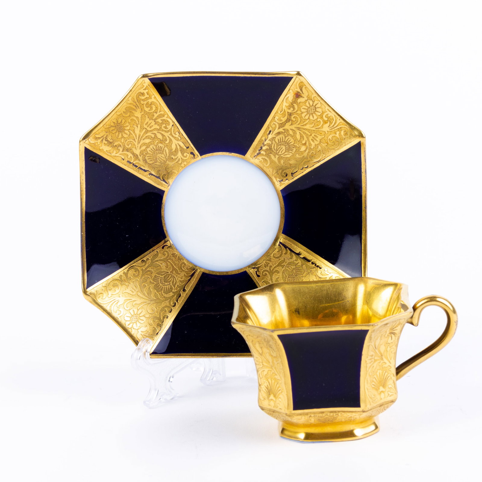 Rosenthal Art Deco Bavarian Gilt Porcelain Teacup & Saucer: DIMENSIONS APPROX 10x10x5CM.