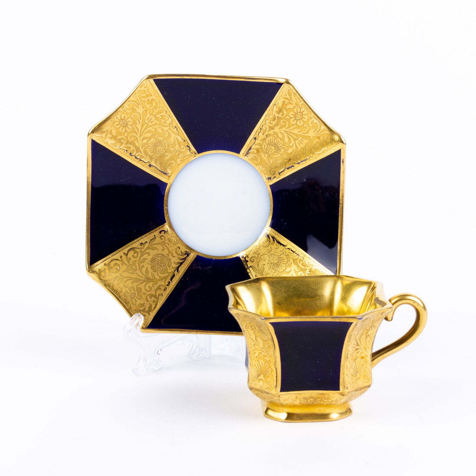 Rosenthal Art Deco Bavarian Gilt Porcelain Teacup & Saucer: DIMENSIONS APPROX 10x10x5CM.