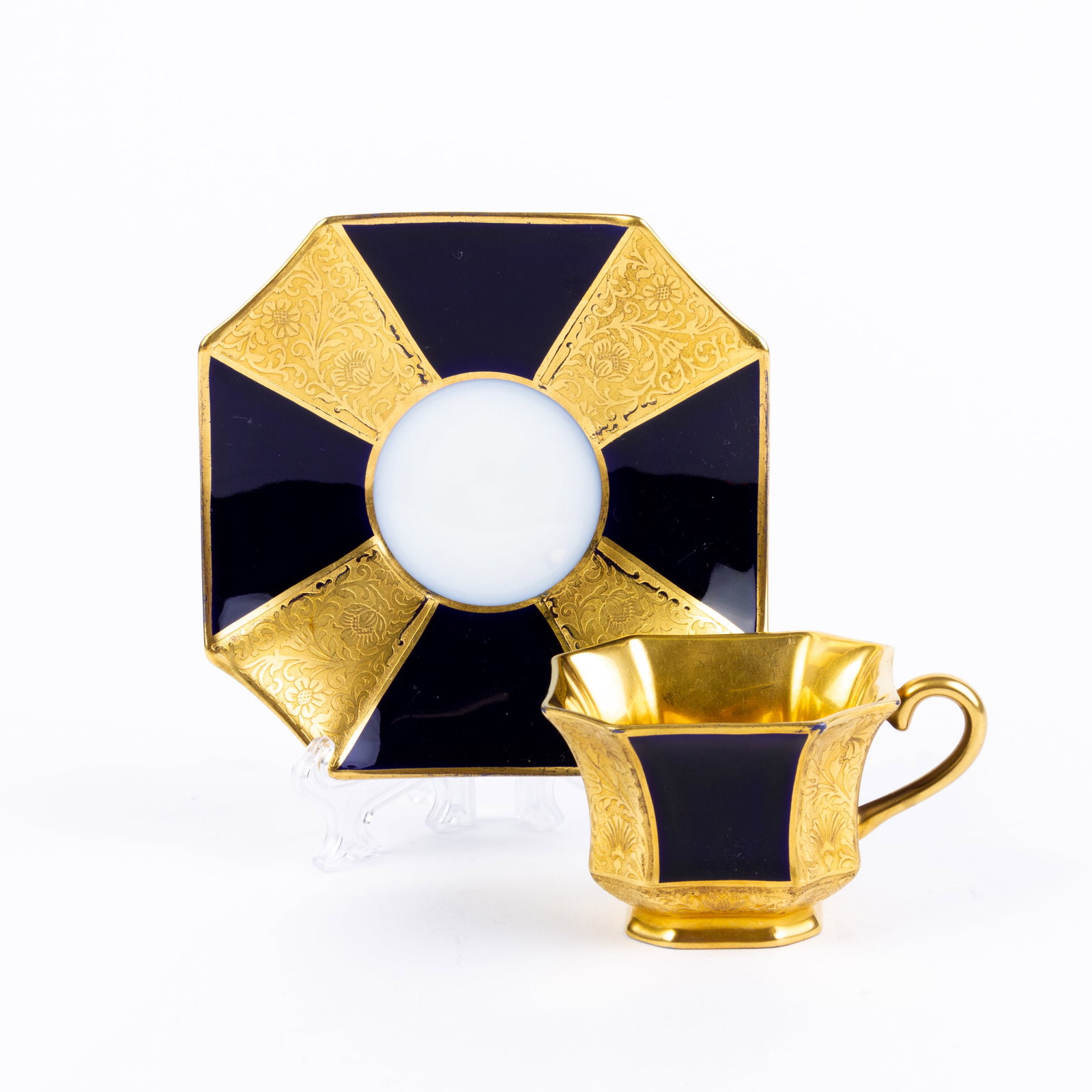 Rosenthal Art Deco Bavarian Gilt Porcelain Teacup & Saucer: DIMENSIONS APPROX 10x10x5CM.