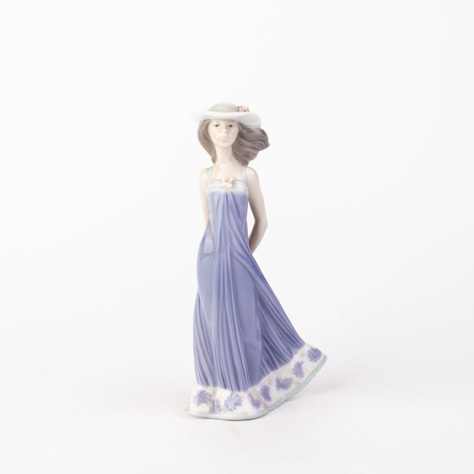 Lladro Fine Porcelain Susan Figure #5644: DIMENSIONS APPROX 20.5x10.5x6CM.